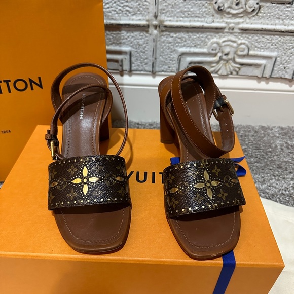 RARE Star Louis Vuitton Ankle Strap Star Heels - Size 7.5 - Worn a couple times - Picture 2 of 15